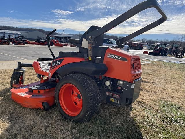 Image of Kubota ZD1211L equipment image 4