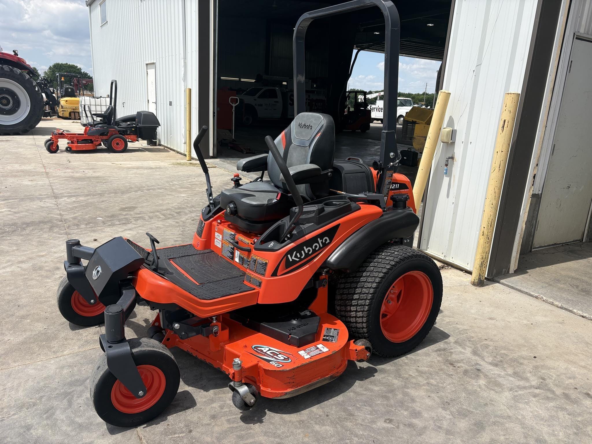 2022 Kubota ZD1211L Equipment Image0