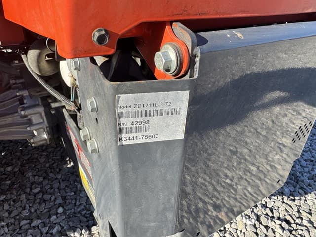 Image of Kubota ZD1211L equipment image 4