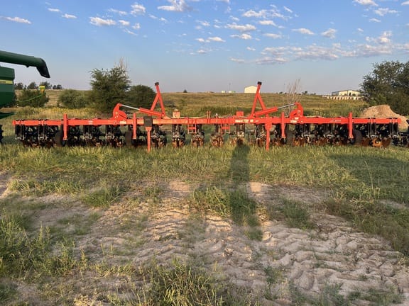 2022 Kuhn Krause Gladiator 1210M Equipment Image0