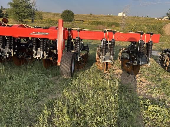 Image of Kuhn Krause Gladiator 1210M equipment image 3