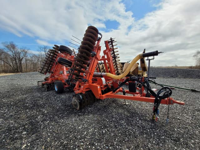 Image of Kuhn Krause Excelerator XT 8010-25 equipment image 2