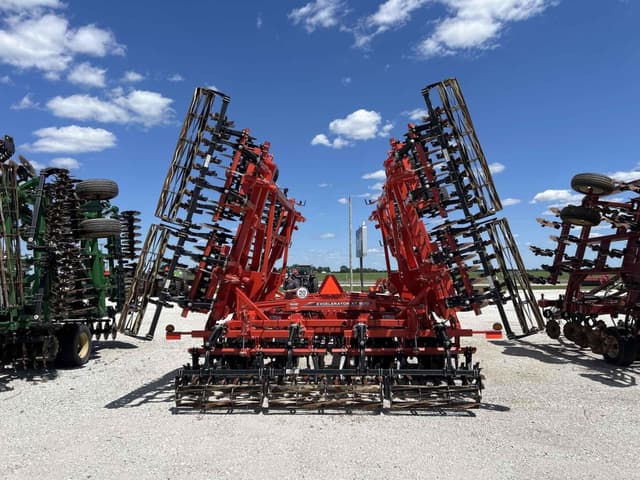 Image of Kuhn Krause Excelerator XT 8010 equipment image 4