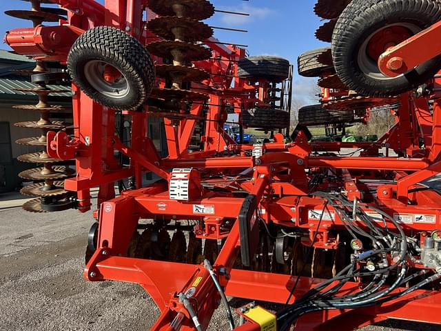 Image of Kuhn Krause Excelerator XT 8010 equipment image 4