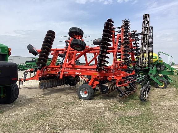 Image of Kuhn Krause Interceptor 8050 equipment image 2