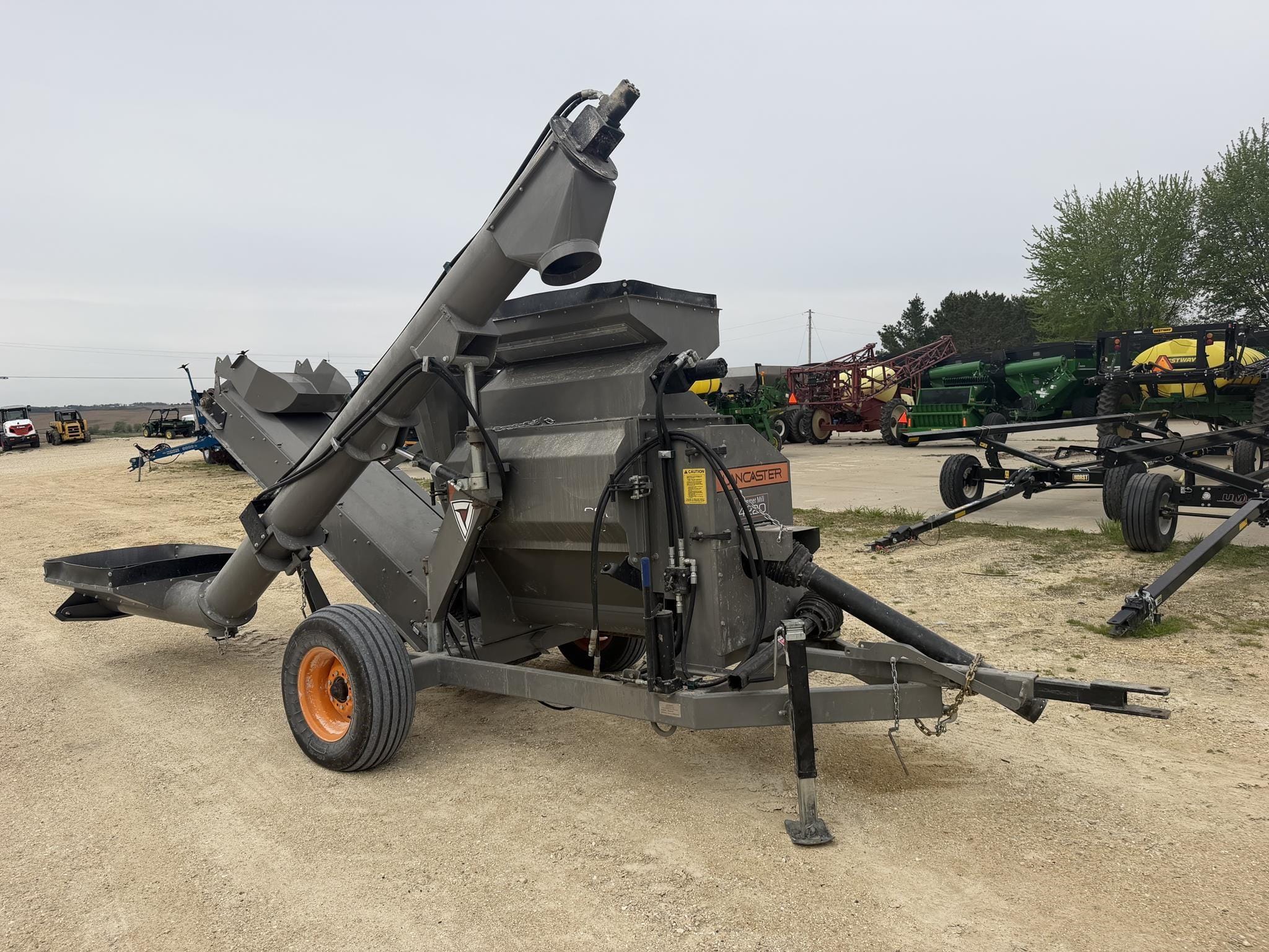 2022 Lancaster 4220 Equipment Image0