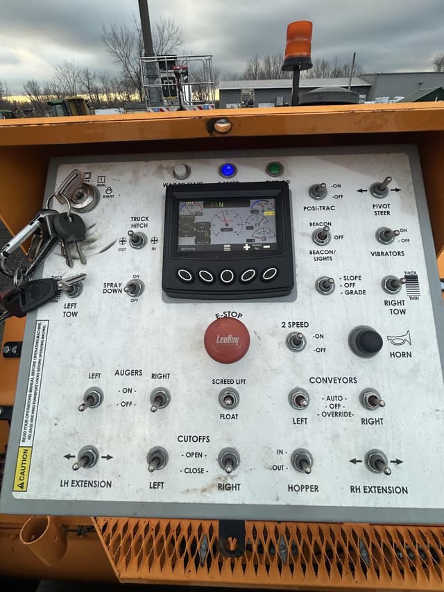 Image of LeeBoy 6150 equipment image 4