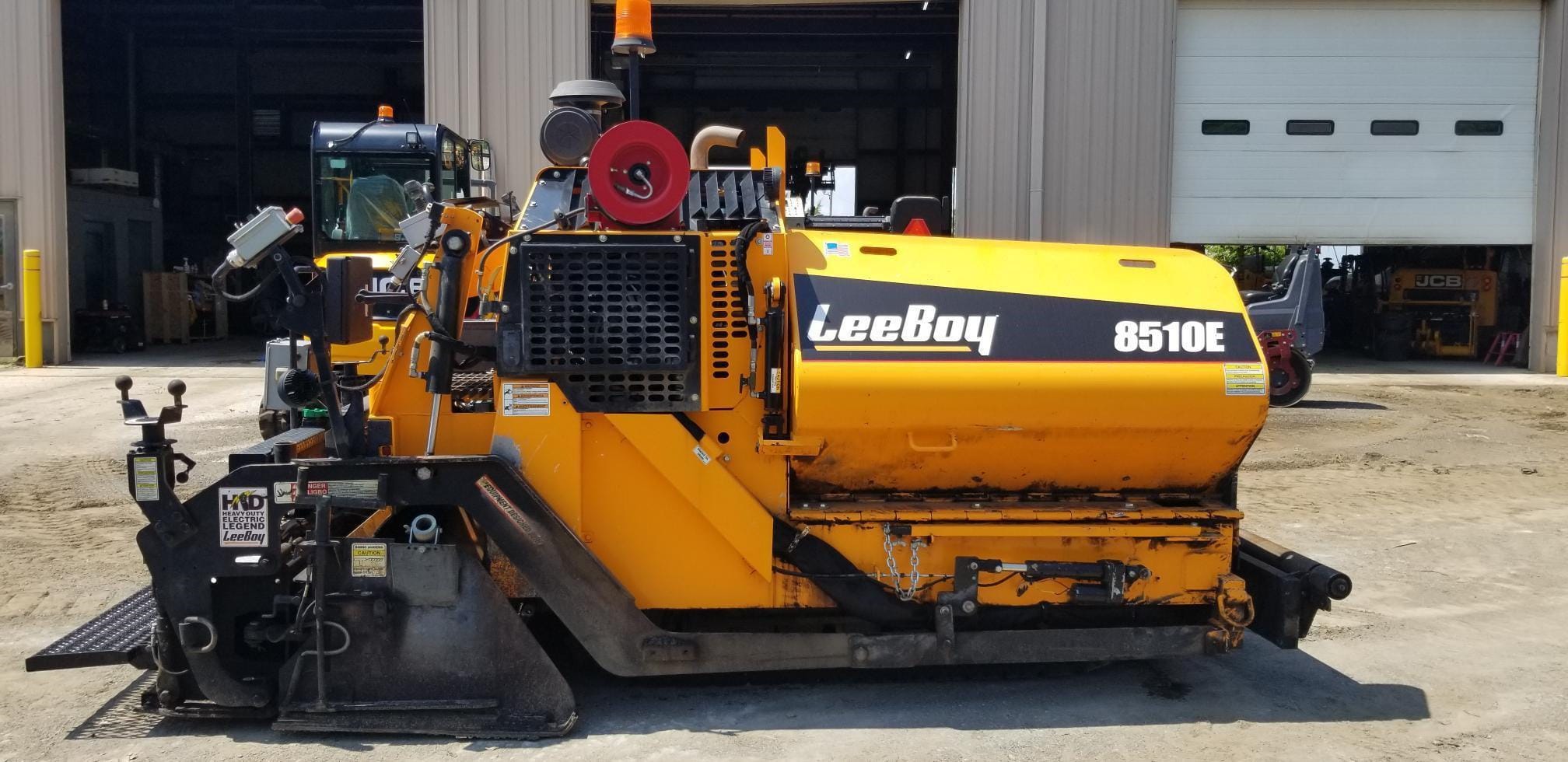 2022 LeeBoy 8510E Equipment Image0