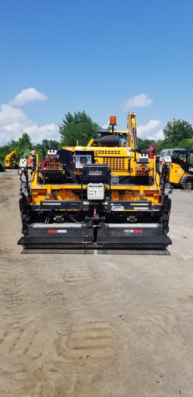 Image of LeeBoy 8510E equipment image 2