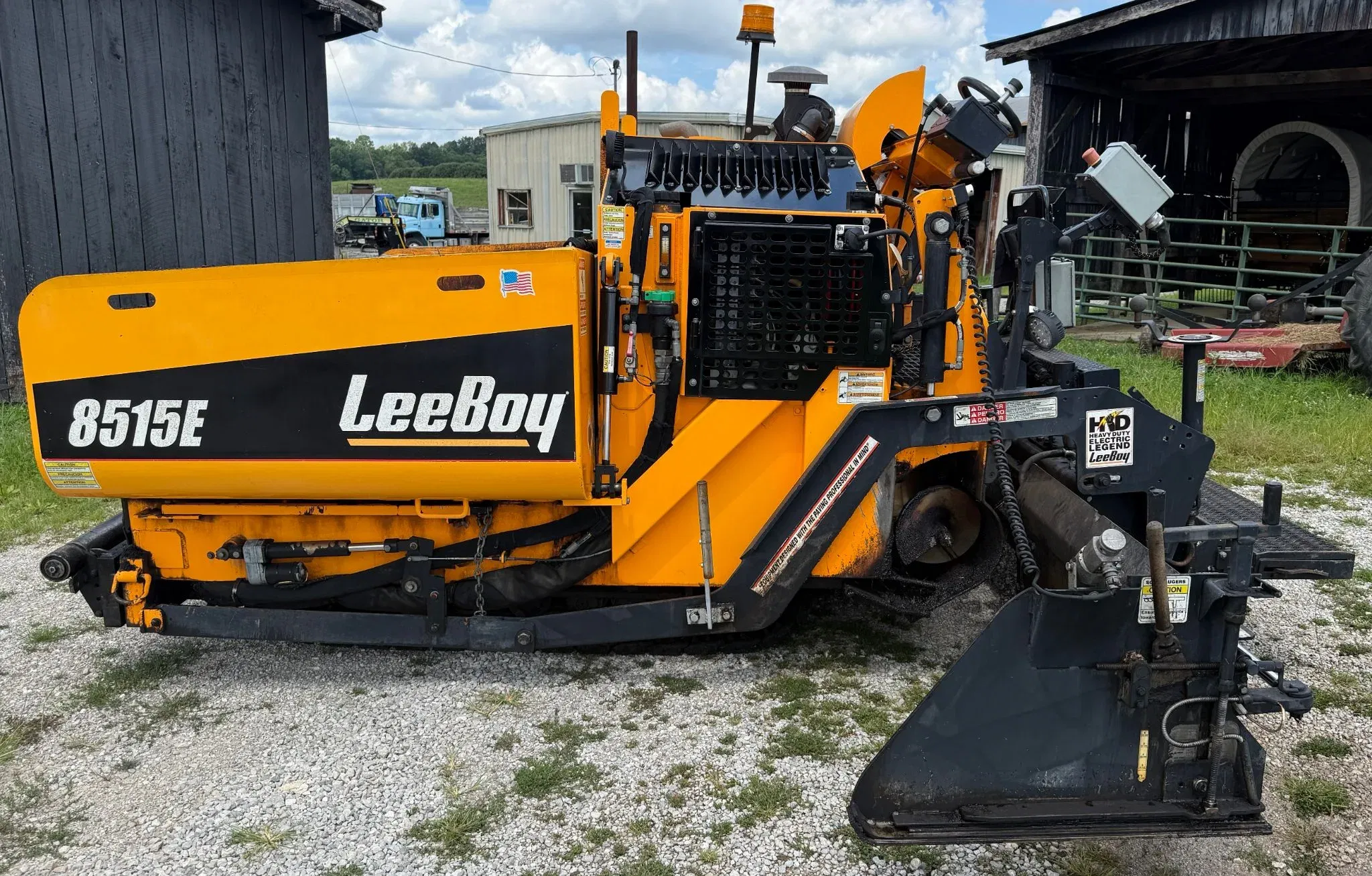 2022 LeeBoy 8515E Equipment Image0