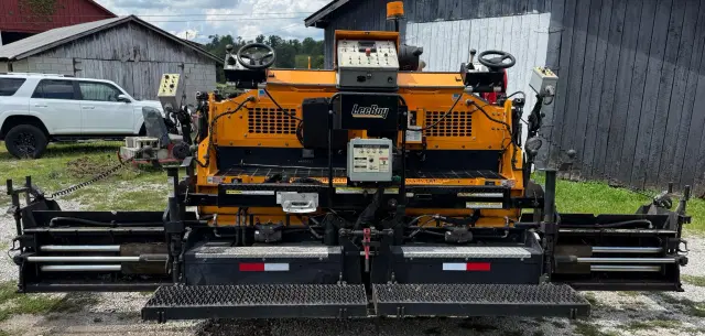 Image of LeeBoy 8515E equipment image 3
