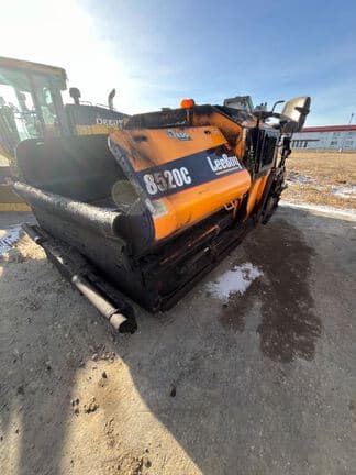 Image of LeeBoy 8520 equipment image 3