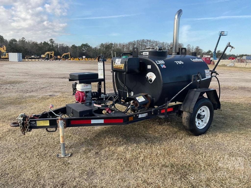 2022 LeeBoy L300 Equipment Image0