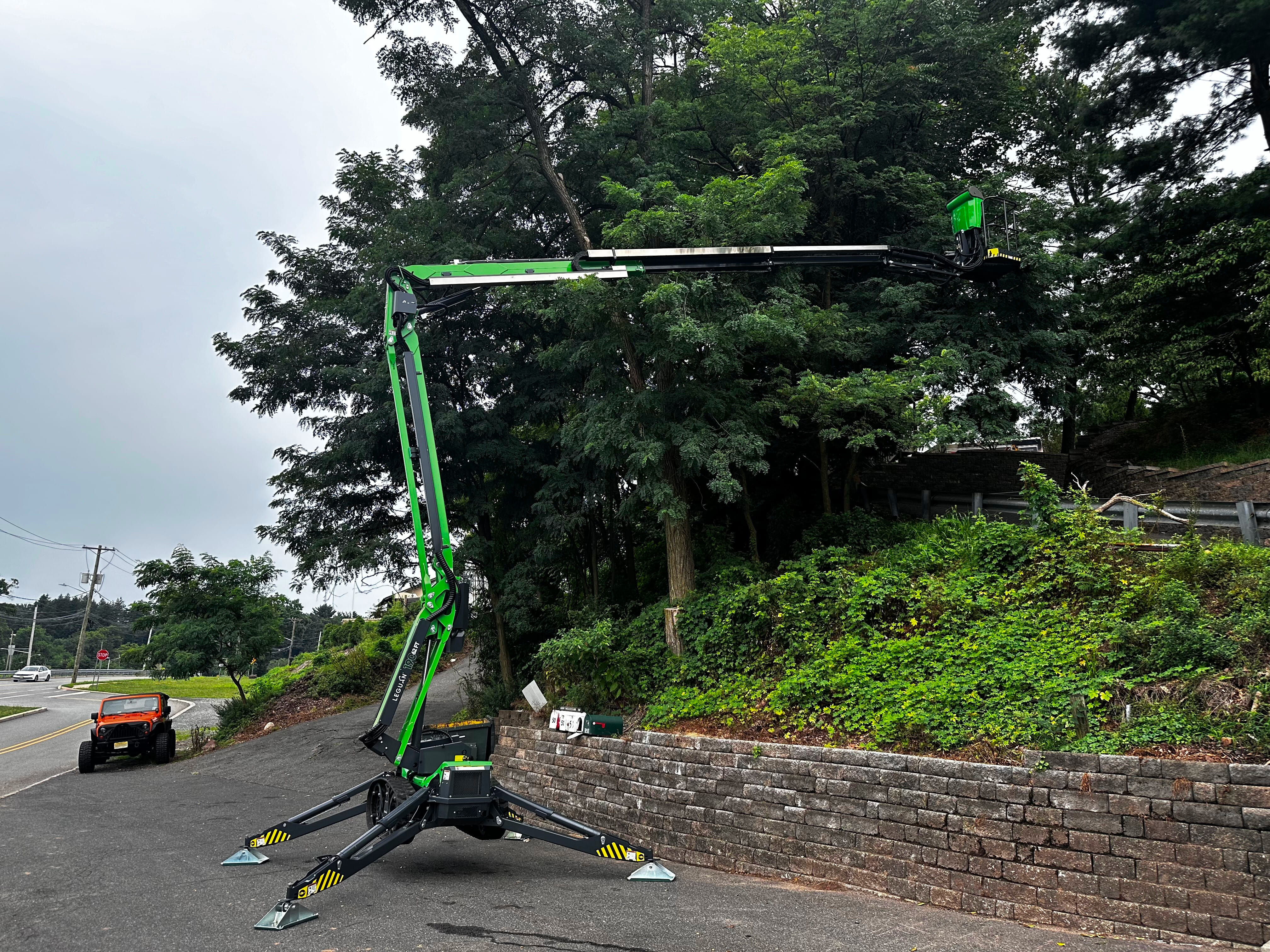 2022 Leguan 190 Equipment Image0