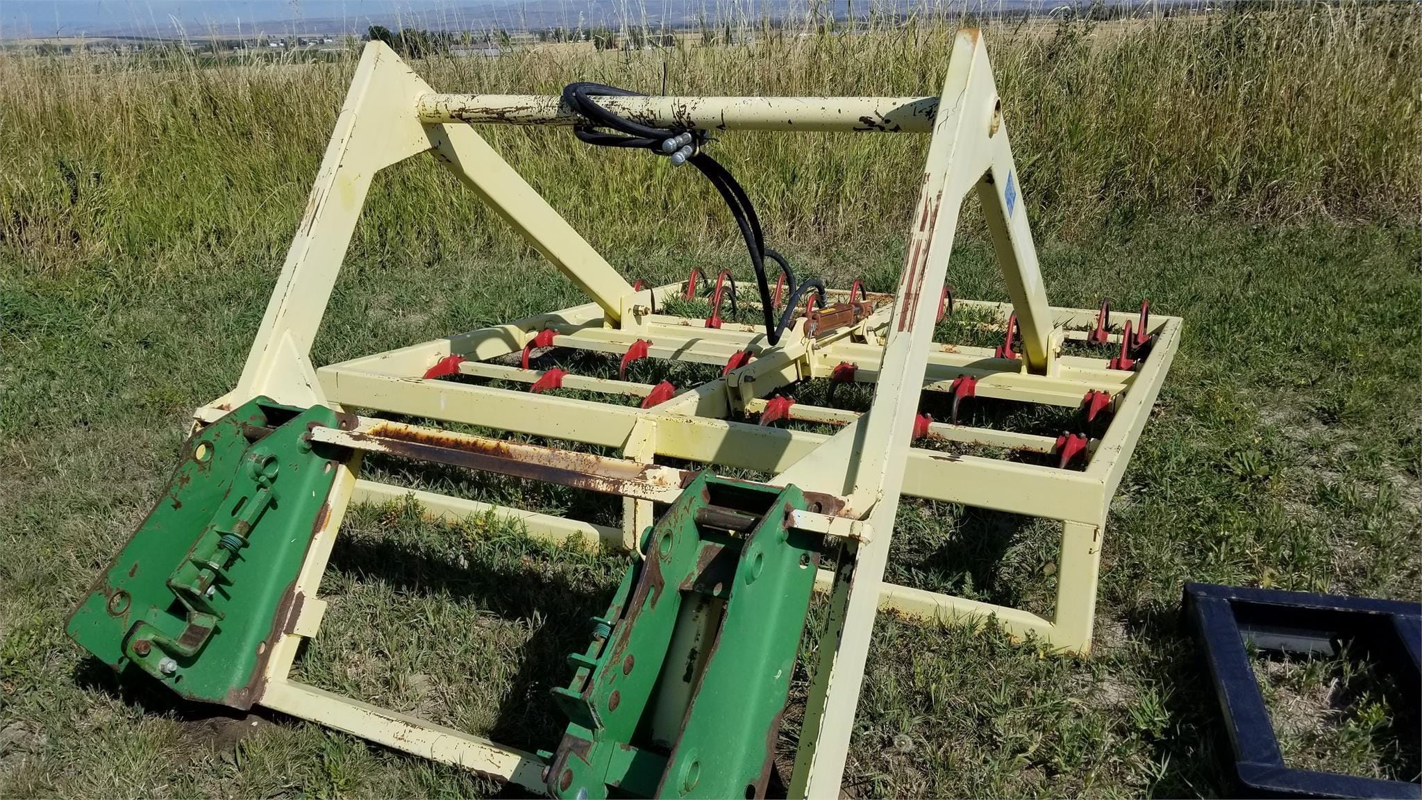 2022 Lewco TBH10 Equipment Image0