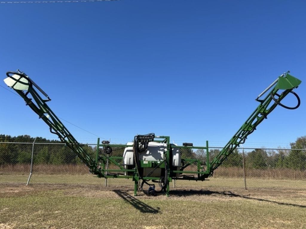 2022 LMC M40018 Equipment Image0