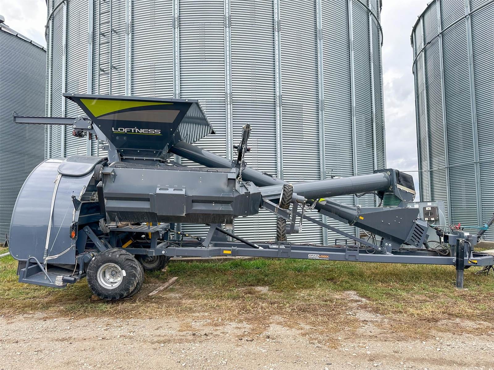 2022 Loftness XLB 10 Equipment Image0