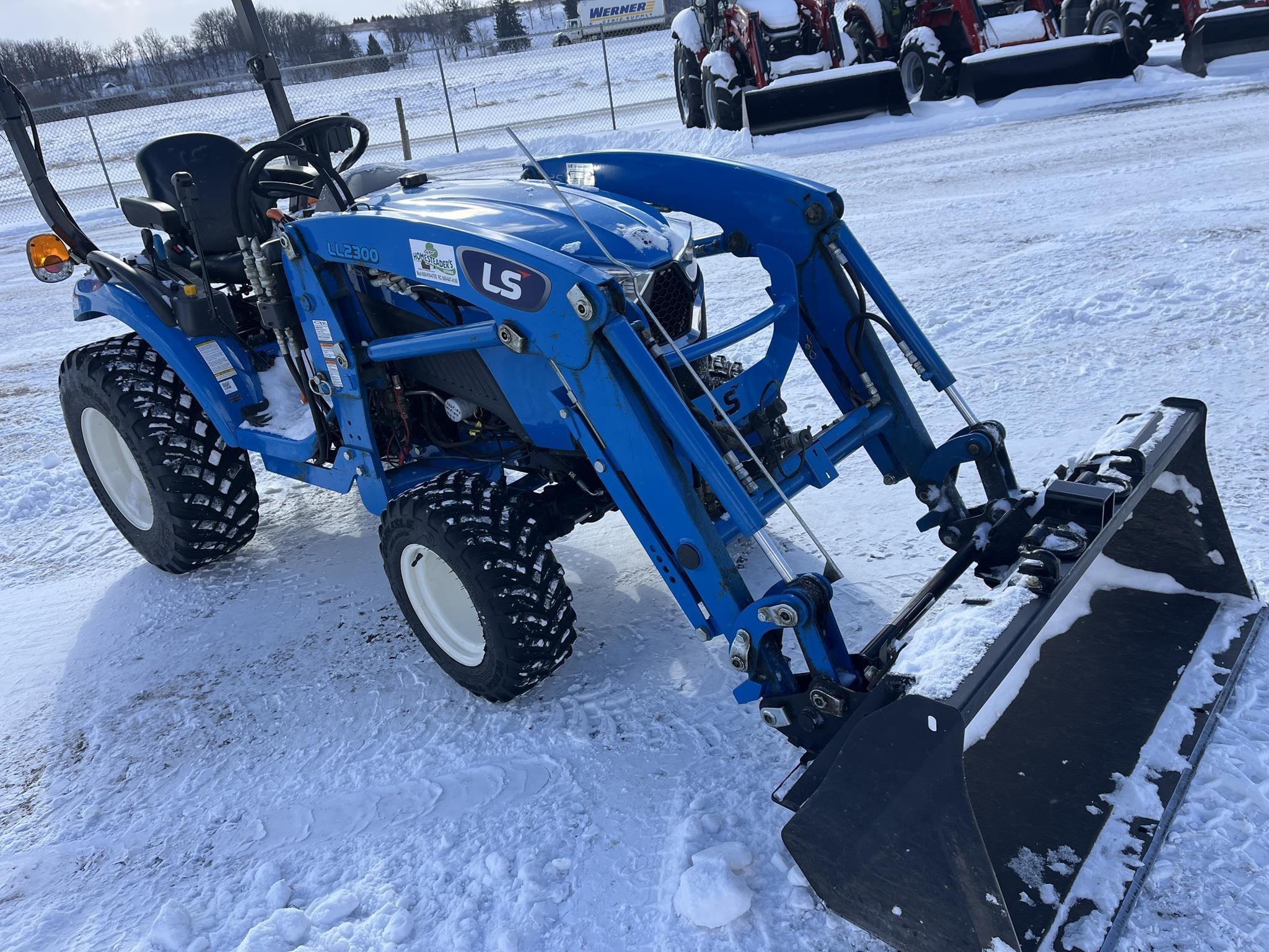 2022 LS MT225S Equipment Image0