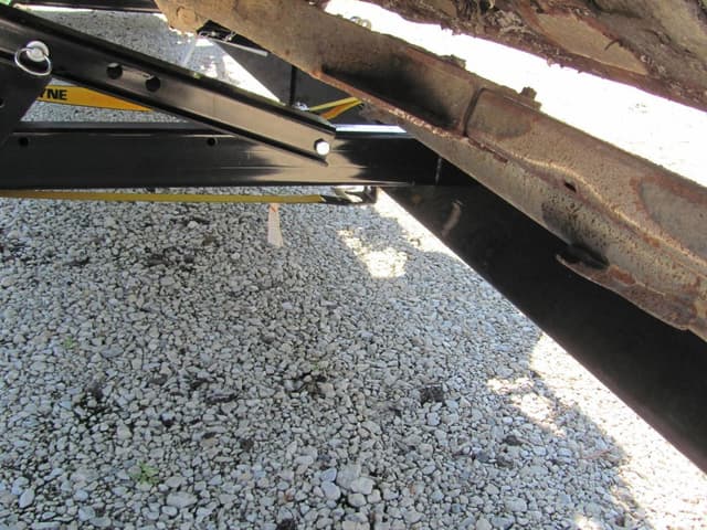 Image of MacDon C3012F equipment image 3