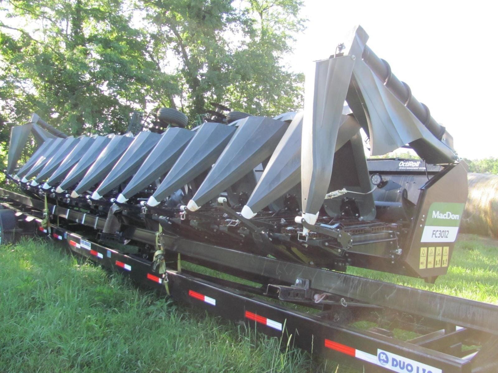 2022 MacDon C3012F Equipment Image0