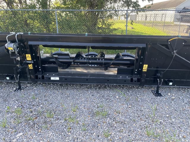 Image of MacDon C3812 equipment image 3