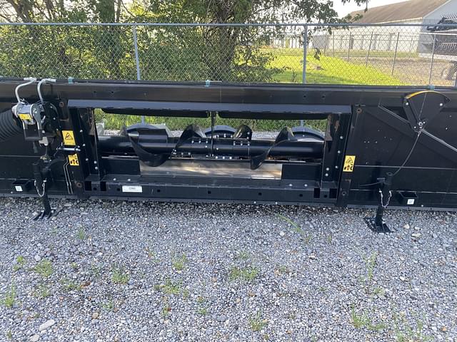 Image of MacDon C3812 equipment image 3