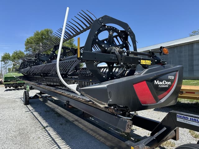 Image of MacDon FD130 equipment image 2
