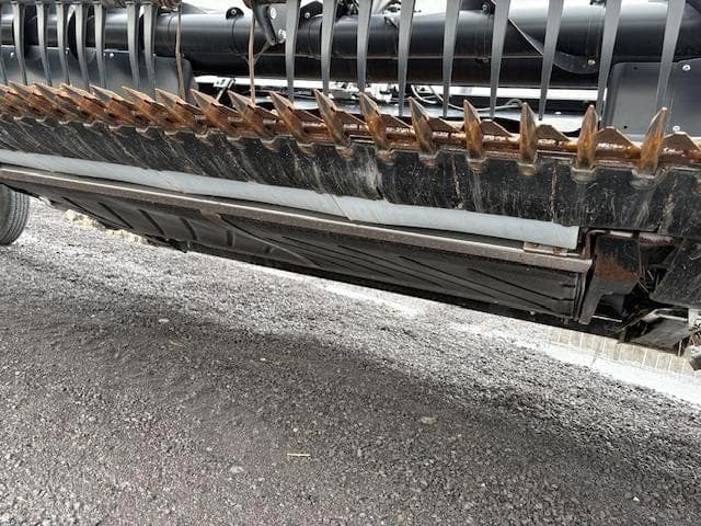 Image of MacDon FD135 equipment image 3