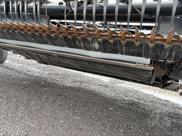 Image of MacDon FD135 equipment image 3