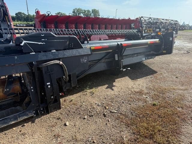 Image of MacDon FD140 equipment image 3