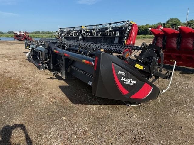 Image of MacDon FD140 equipment image 4