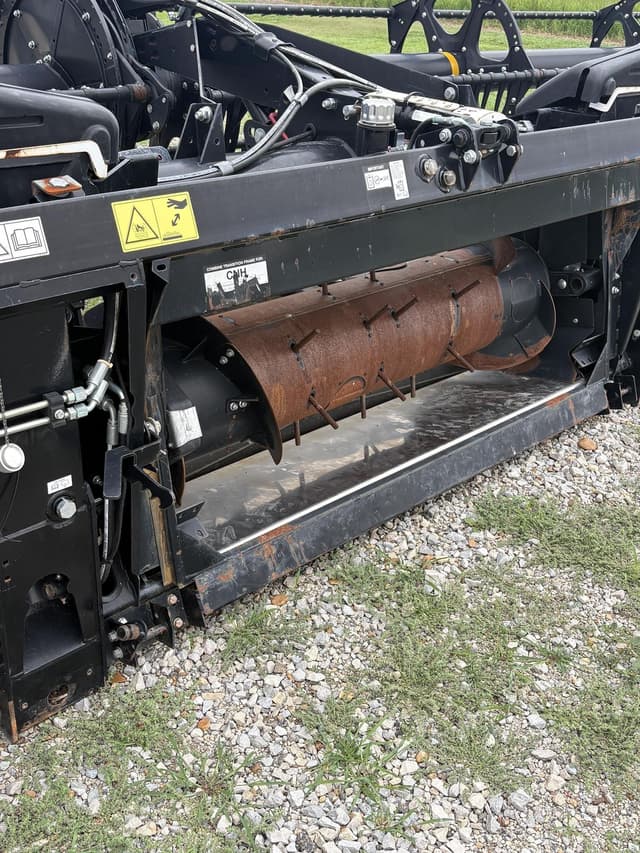 Image of MacDon FD140 equipment image 4
