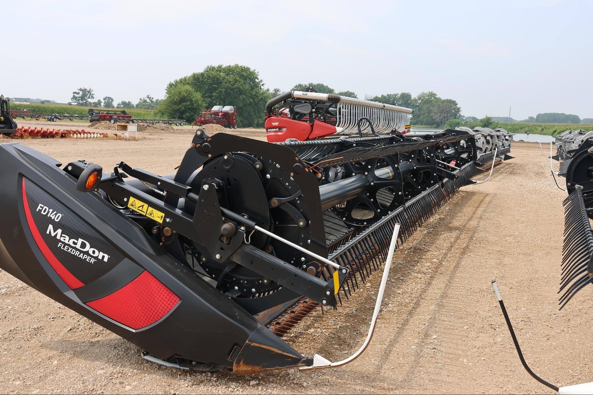 2022 MacDon FD140 Equipment Image0