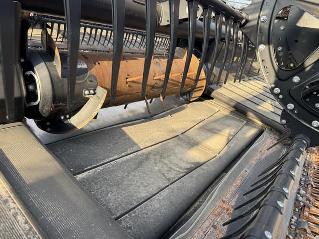 Image of MacDon FD140 equipment image 2