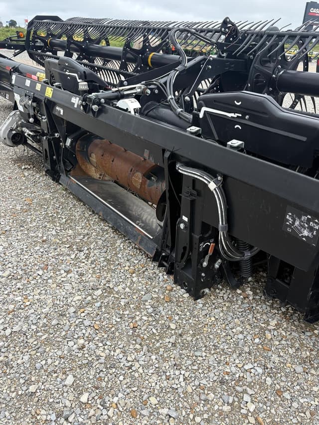 Image of MacDon FD140 equipment image 3