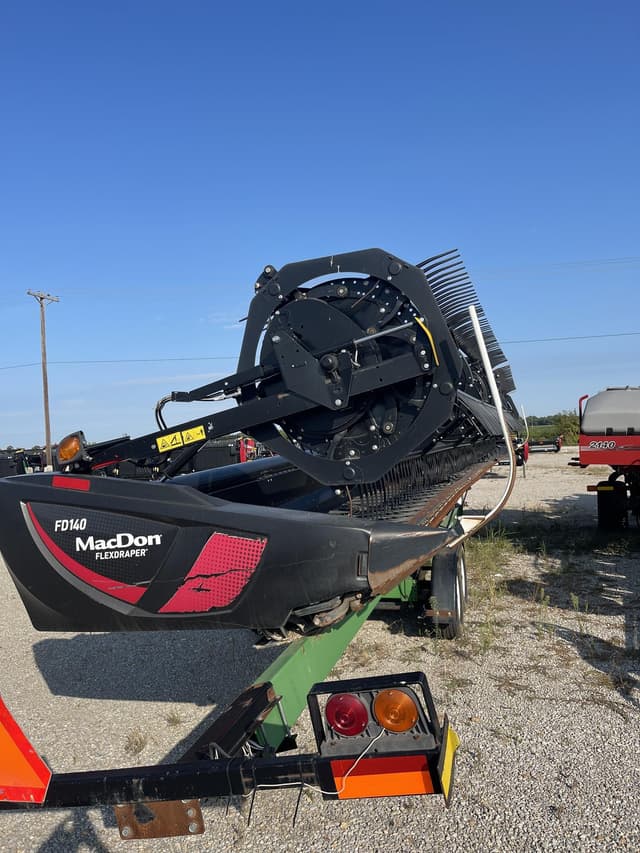 Image of MacDon FD140 equipment image 3