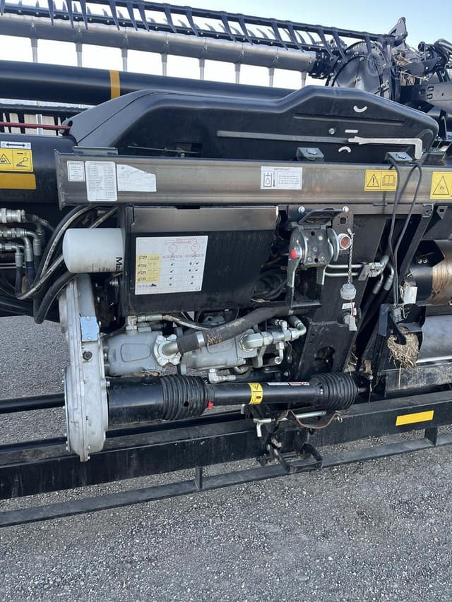 Image of MacDon FD140 equipment image 2