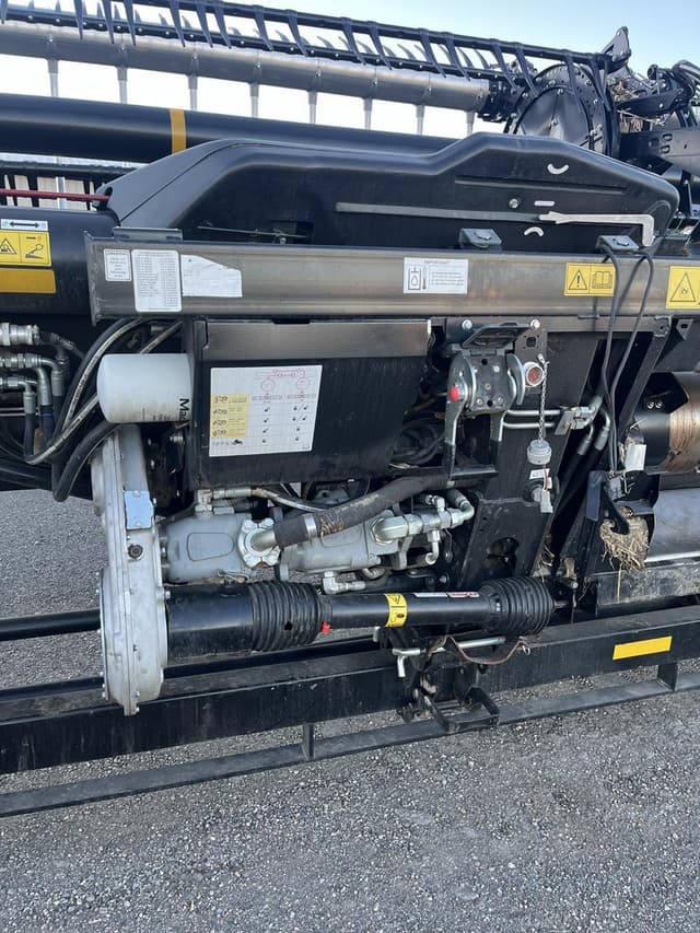 Image of MacDon FD140 equipment image 2