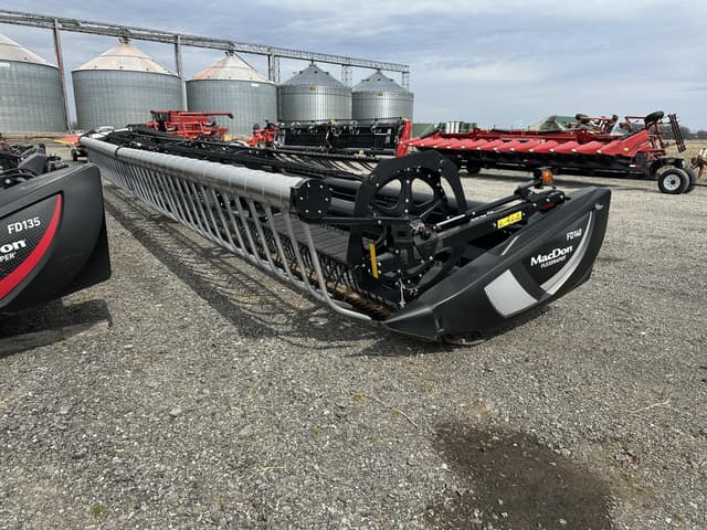 Image of MacDon FD140 equipment image 2