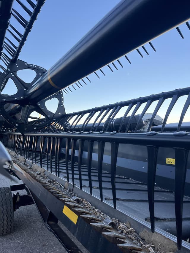 Image of MacDon FD140 equipment image 3