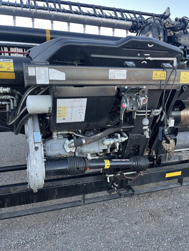 Image of MacDon FD140 equipment image 2