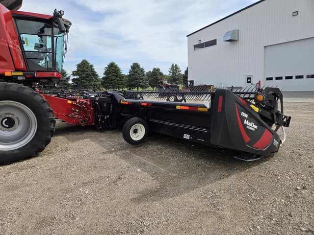 Image of MacDon FD140 equipment image 4