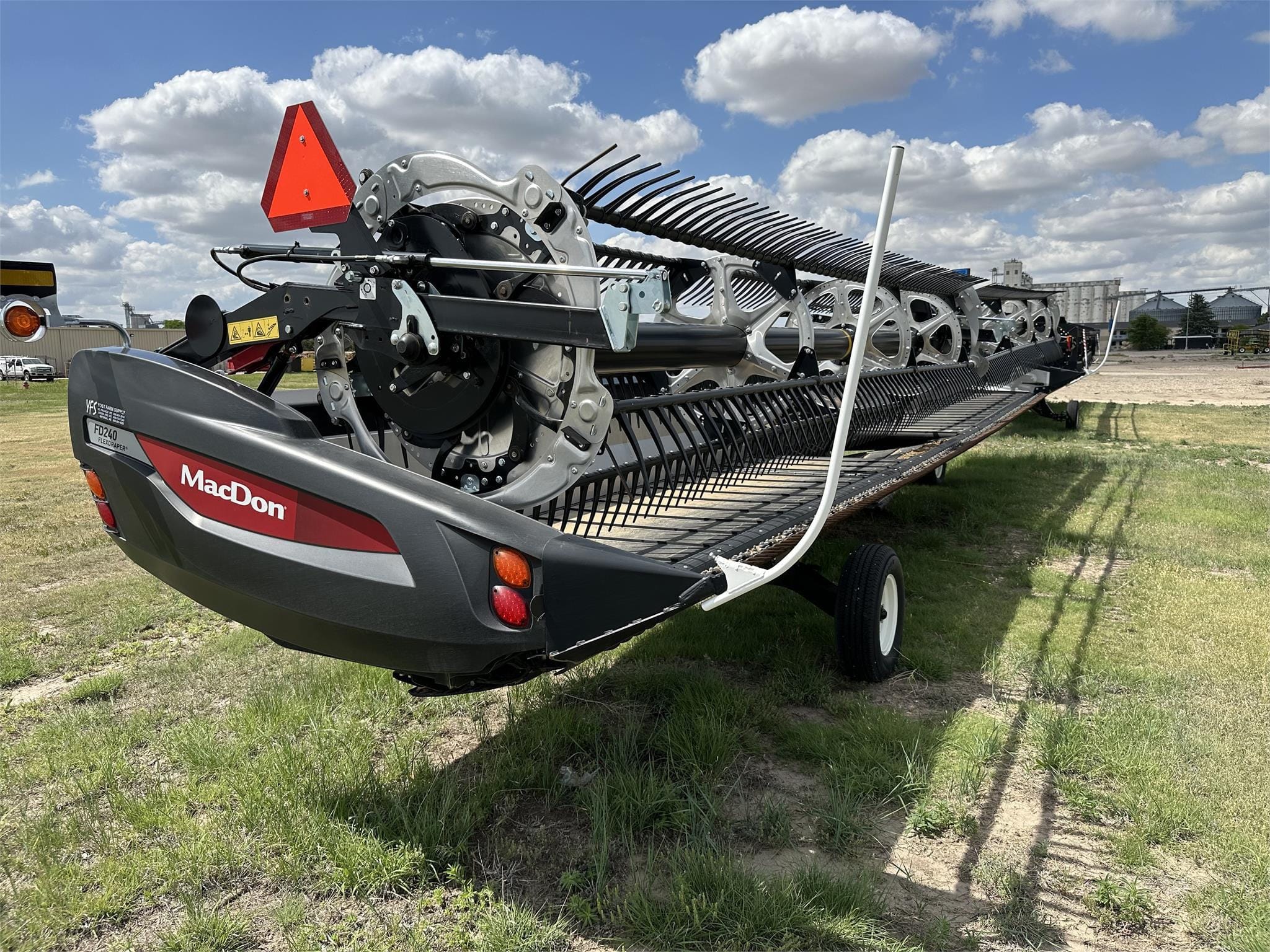 2022 MacDon FD240 Equipment Image0