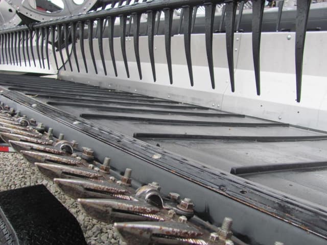 Image of MacDon FD240 equipment image 4