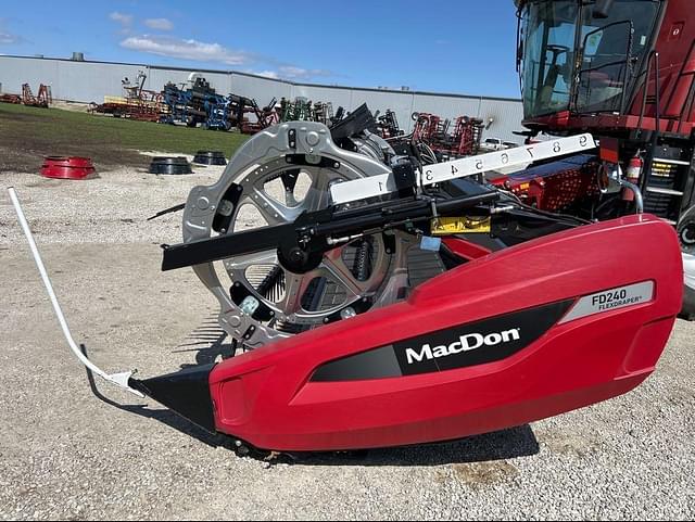 Image of MacDon FD240 equipment image 3