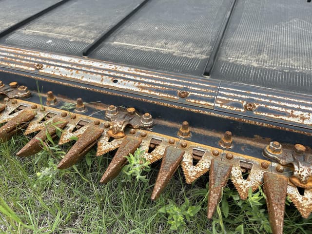 Image of MacDon FD240 equipment image 4