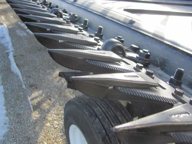 Image of MacDon FD240 equipment image 2