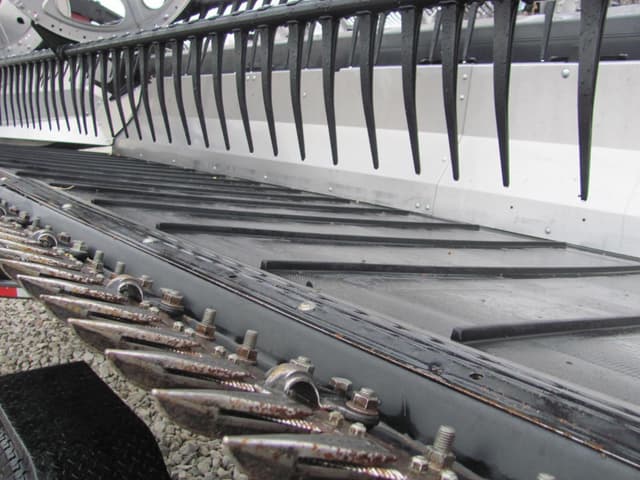 Image of MacDon FD240 equipment image 4