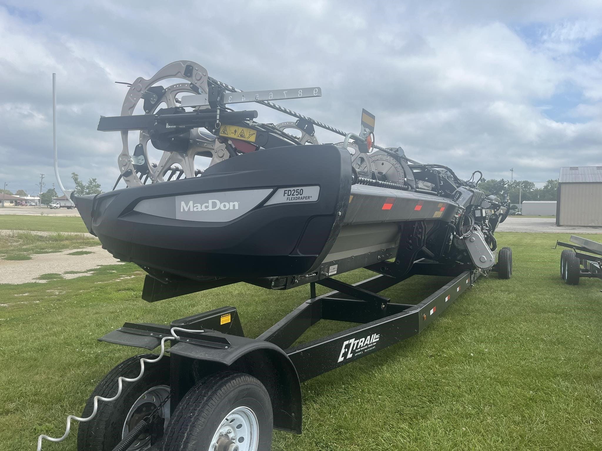 2022 MacDon FD250 Equipment Image0