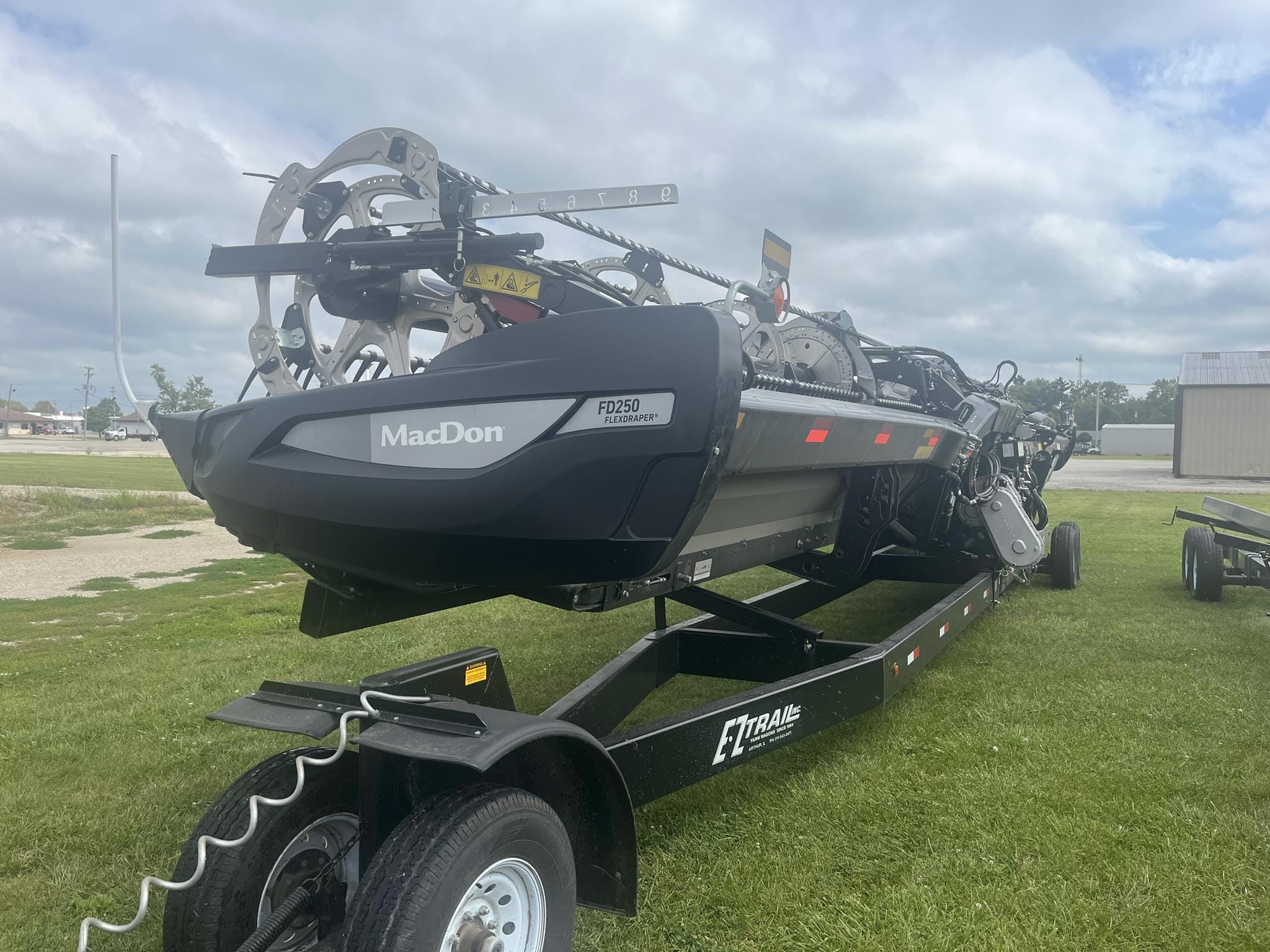 2022 MacDon FD250 Equipment Image0